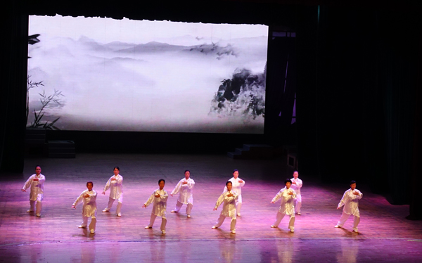 我会表演国家新编太极(八法五步).jpg 2018年广州市太极拳协会学术讲座成功举行太极拳名家钟振山大师开讲武氏太极拳受瞩目